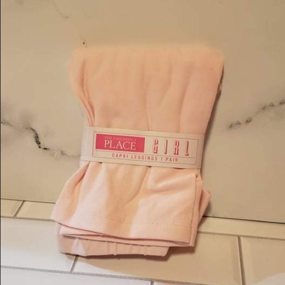 brand new never with tags, the children’s place capri leggings!!